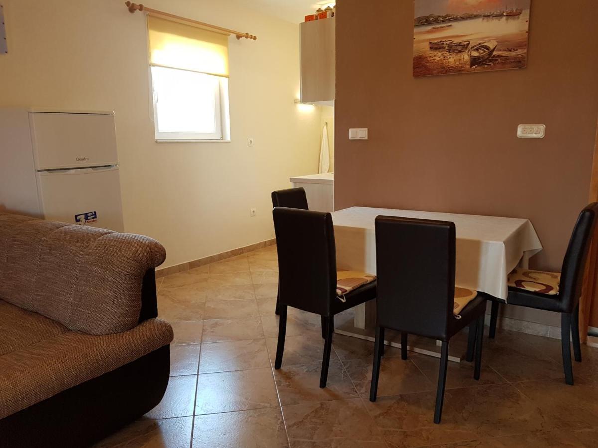 Family Friendly Seaside Apartments Kanica, Rogoznica - 12895 Exterior photo